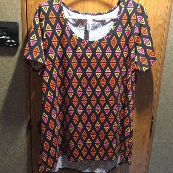 NWOT. LuLaRoe Women’s Size Large S/S Long Tee - Picture 2 of 6